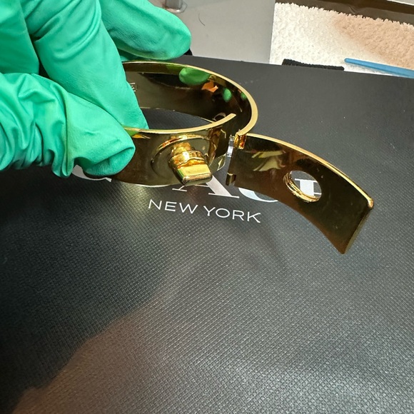 Coach opening turnlock Hinged Bracelet - Picture 7 of 9